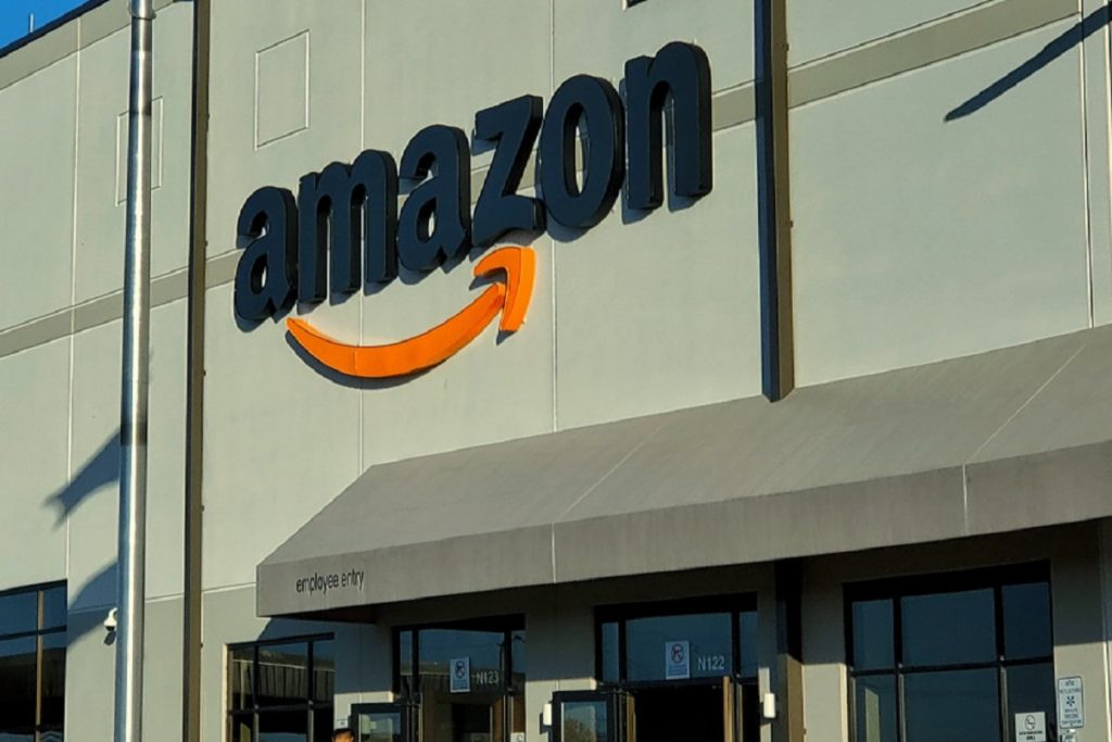 Viral Photo of An Amazon Distribution Center in Tijuana With Wooden ...